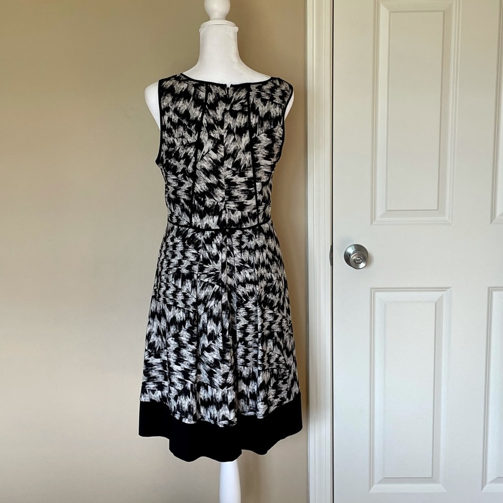 Dress - Picture 3 of 5